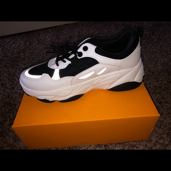 SHEIN Shoes - Picture 4 of 4